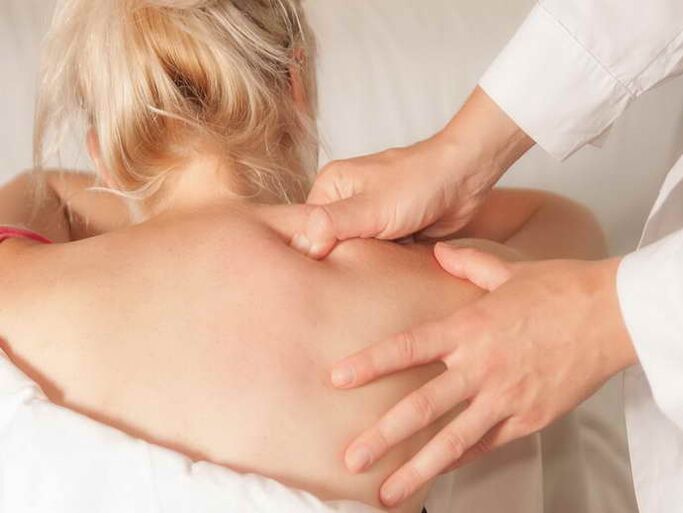 Massage with thoracic osteochondrose